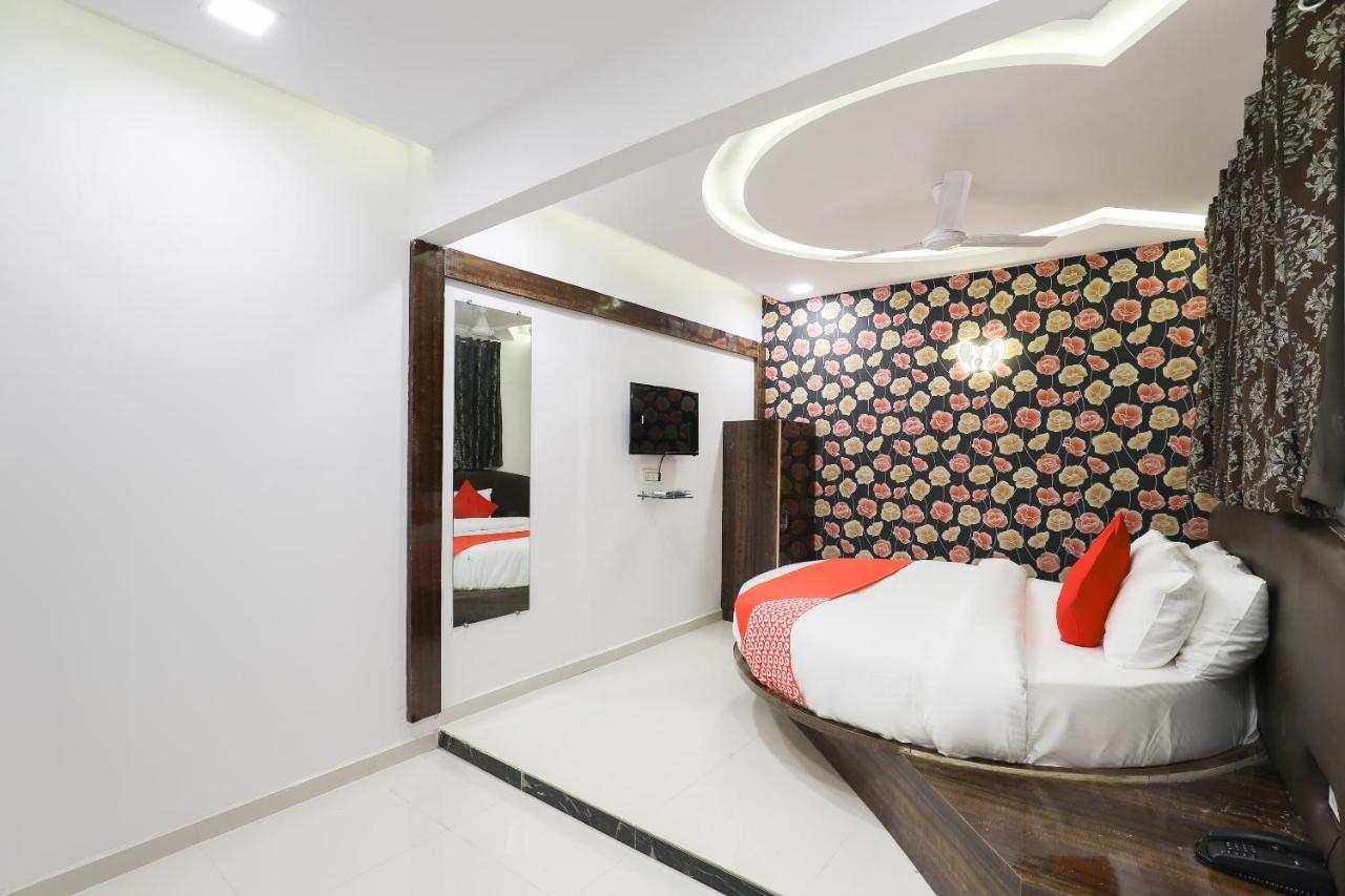 Hotel Oyo 49805 The Midway Sky Gandhinagar Exterior foto