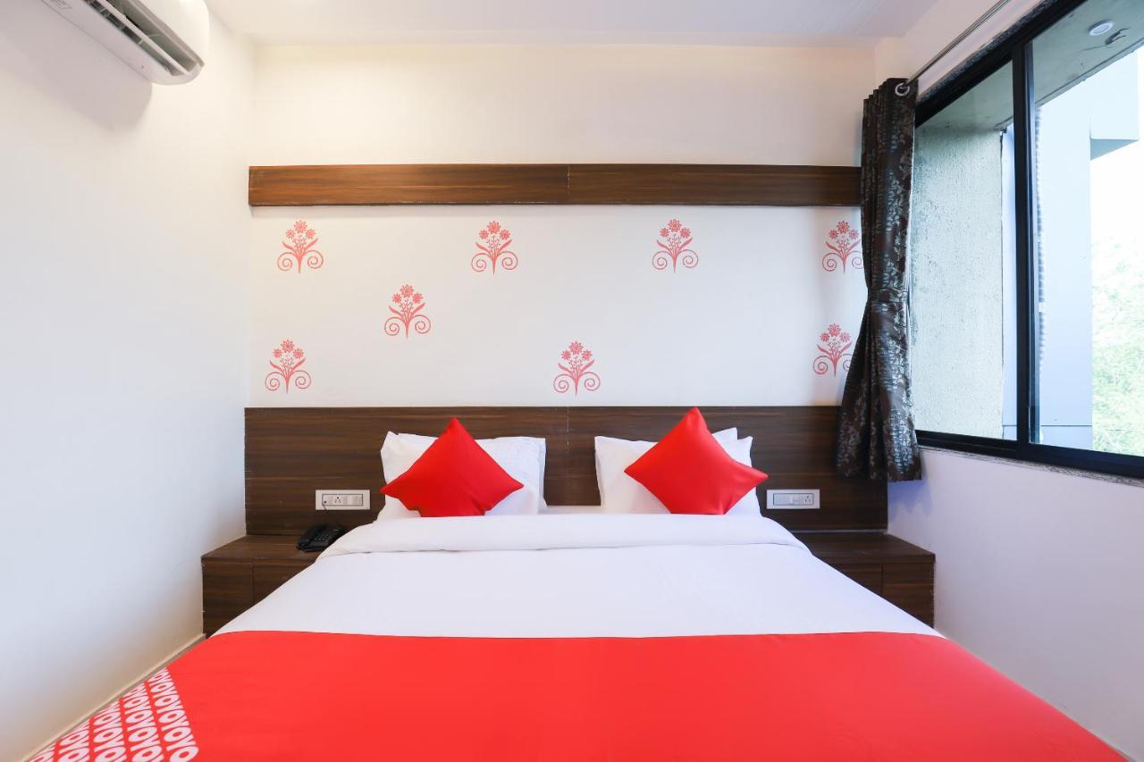 Hotel Oyo 49805 The Midway Sky Gandhinagar Exterior foto